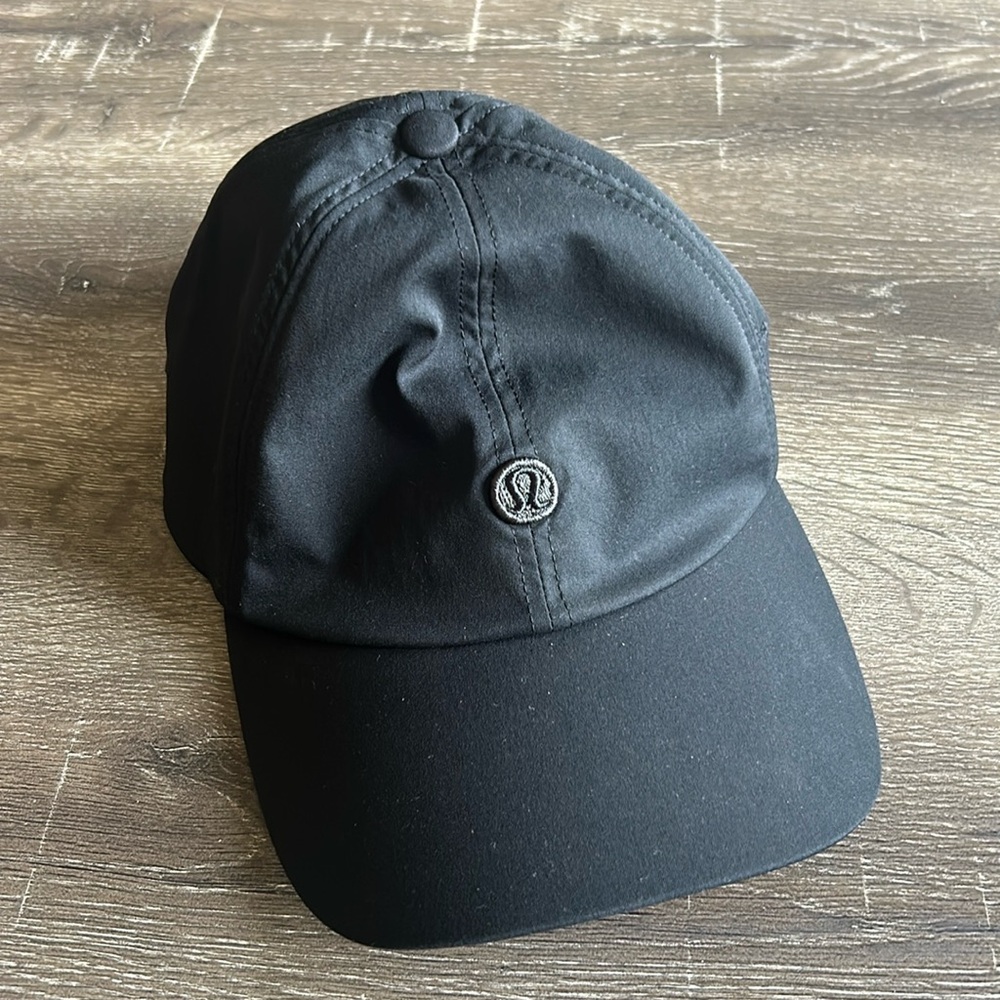 NWOT black lululemon baller hat baseball cap